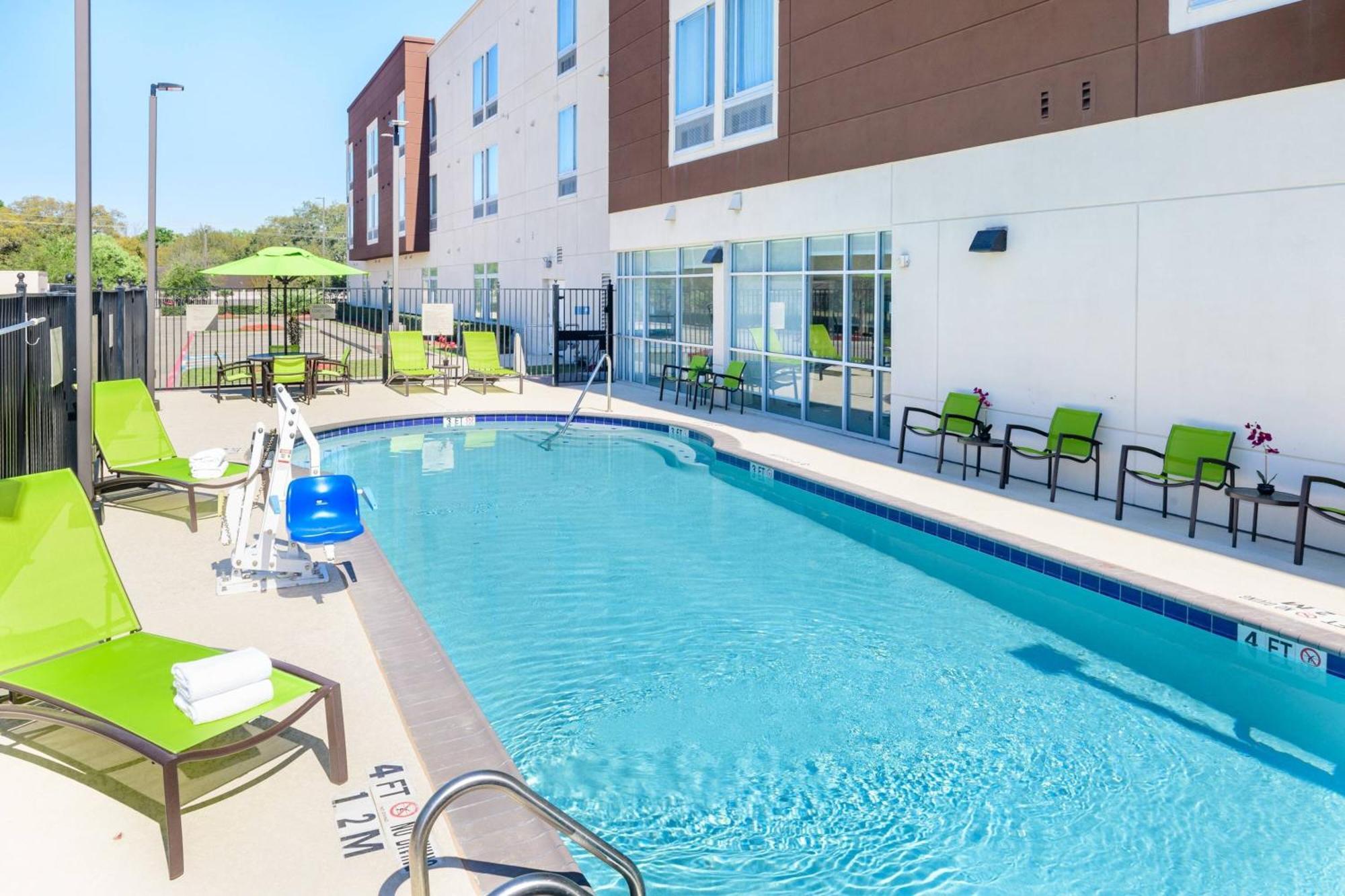 Springhill Suites Houston Пэрленд Экстерьер фото