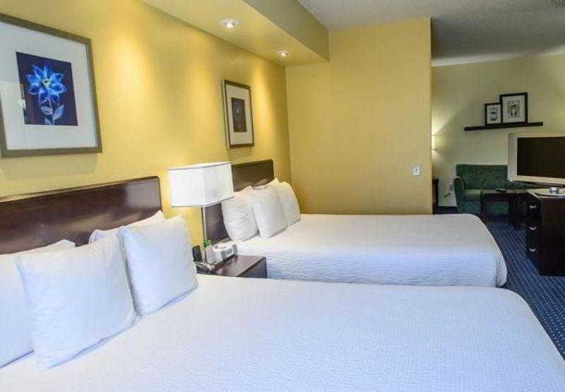 Springhill Suites Houston Пэрленд Экстерьер фото