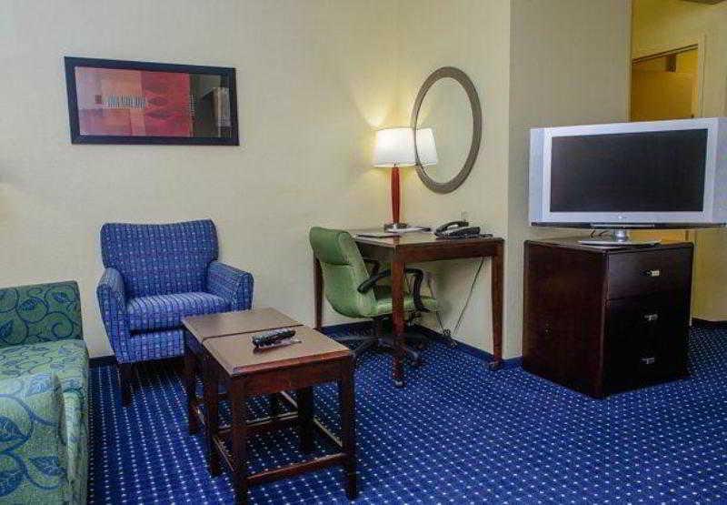 Springhill Suites Houston Пэрленд Экстерьер фото